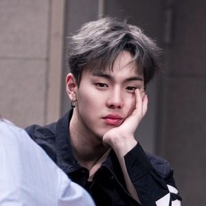 Meet your Posher, Mae